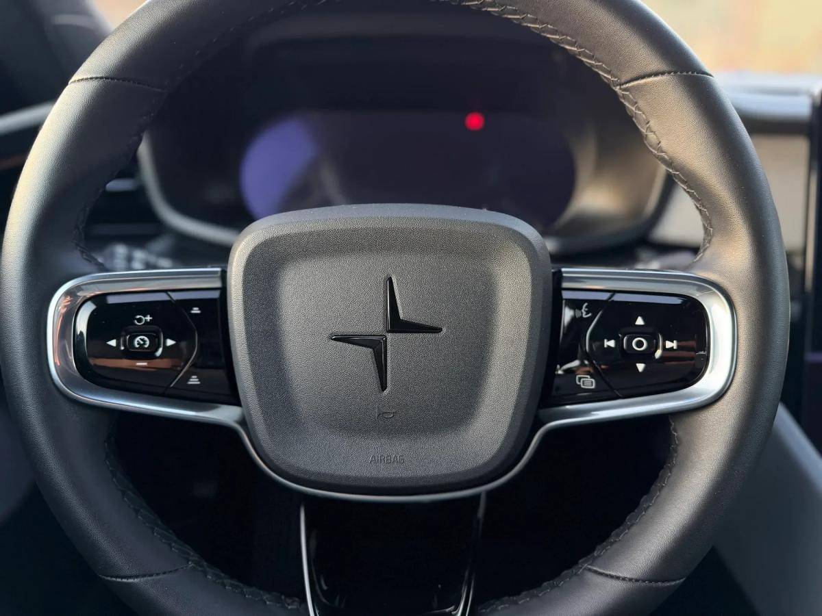 polestar-2-2023-eletrico-500cc