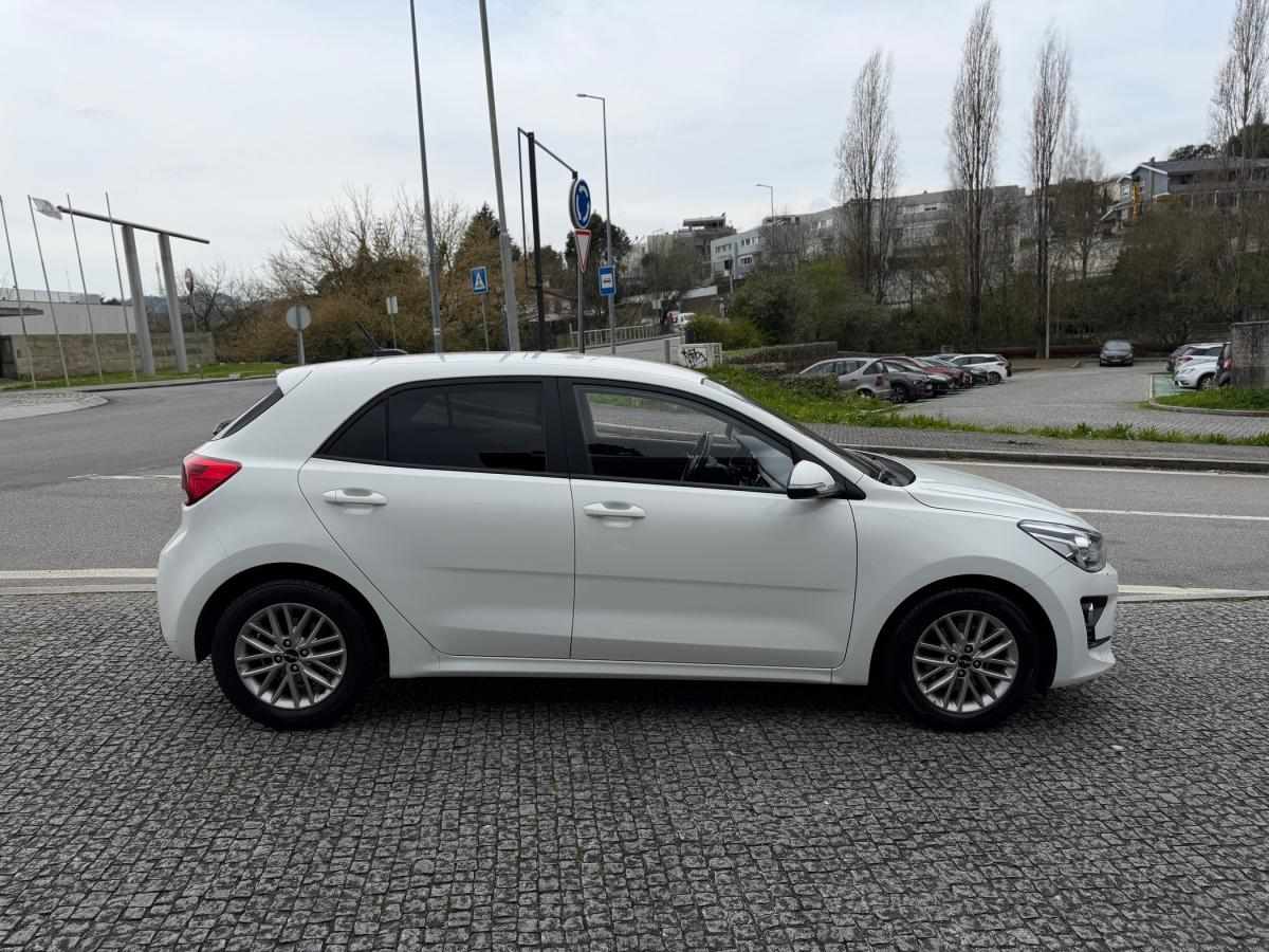 kia-rio-2022-gasolina-998cc