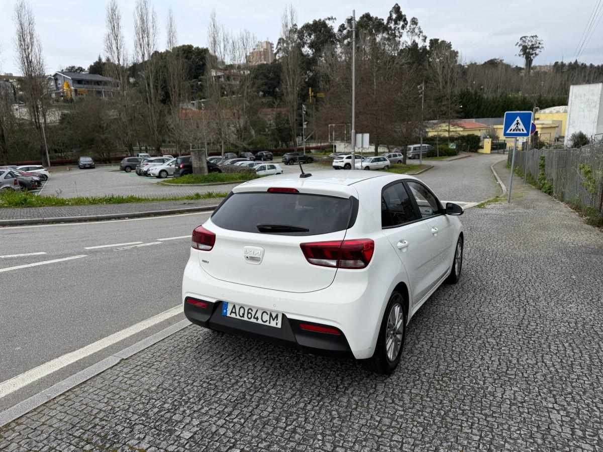 kia-rio-2022-gasolina-998cc