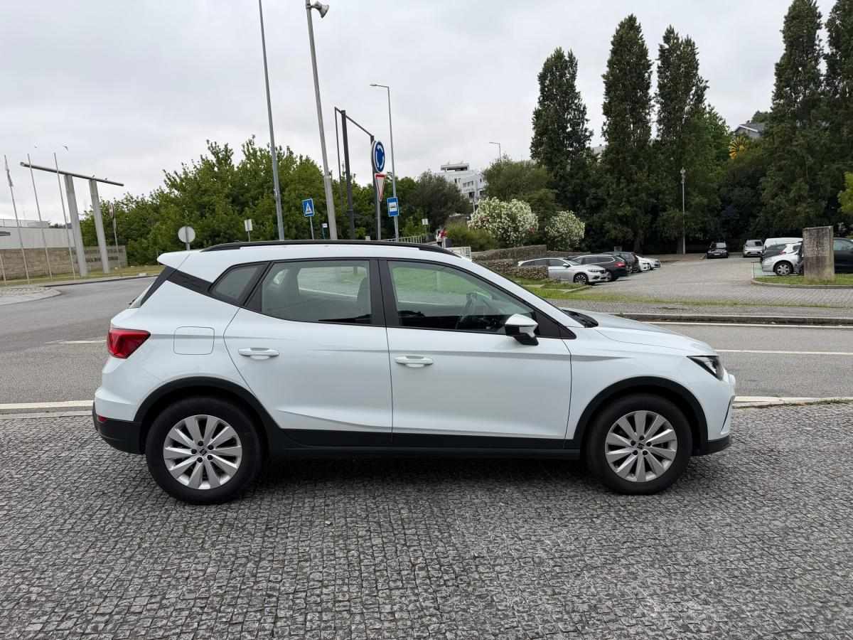 seat-arona-2023-gasolina-999cc