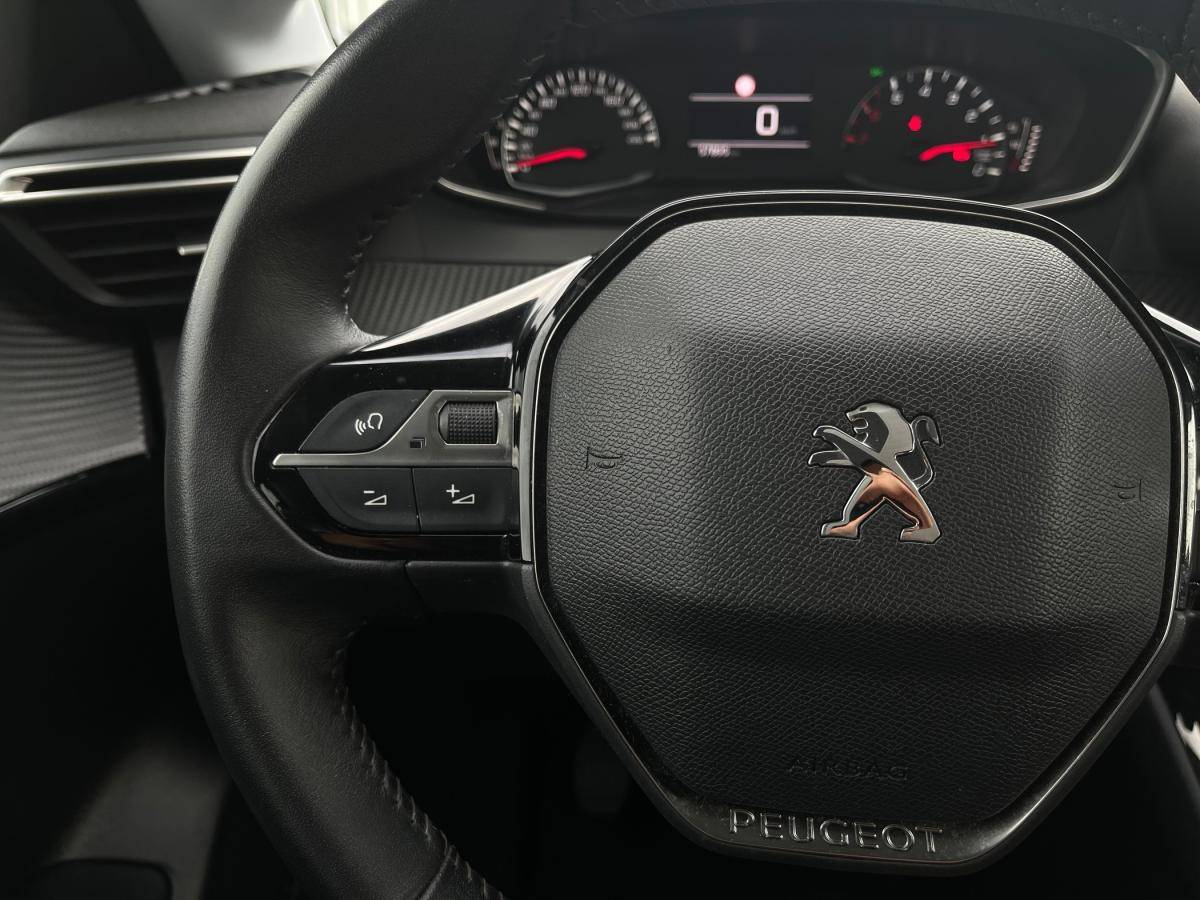 peugeot-208-2023-gasolina-1199cc