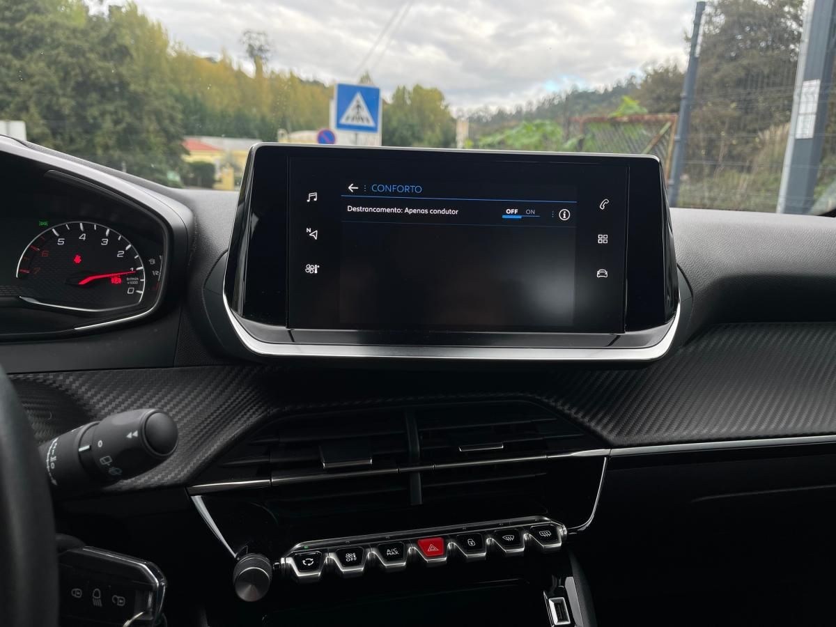 peugeot-208-2023-gasolina-1199cc