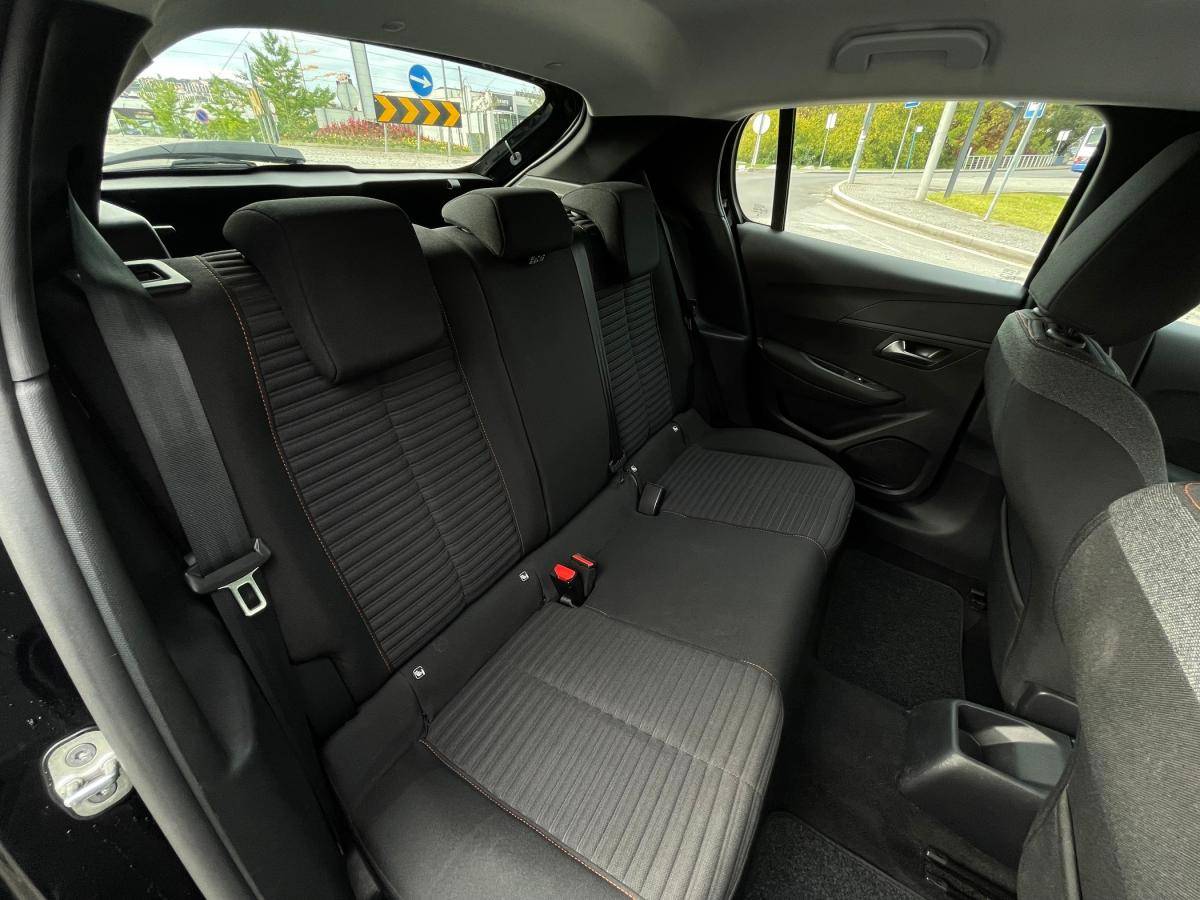 peugeot-208-2023-gasolina-1199cc