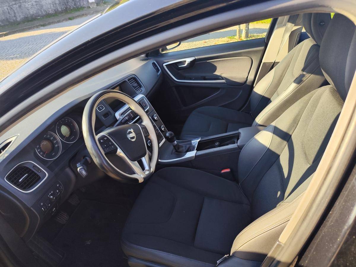 volvo-s60-2011-diesel-1560cc