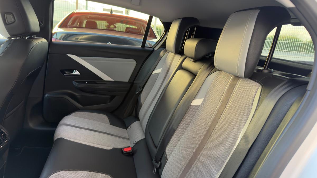 opel-astra-2023-gasolina-1199cc