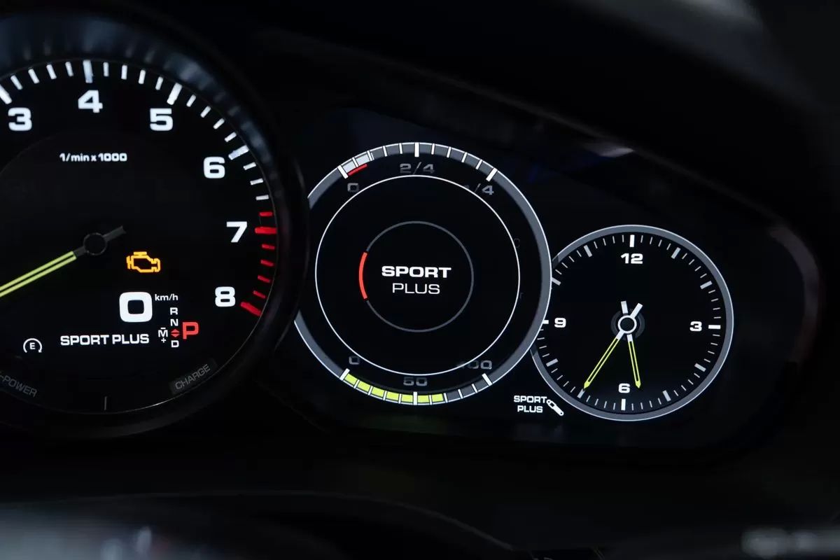 porsche-cayenne-2023-hibrido-2995cc