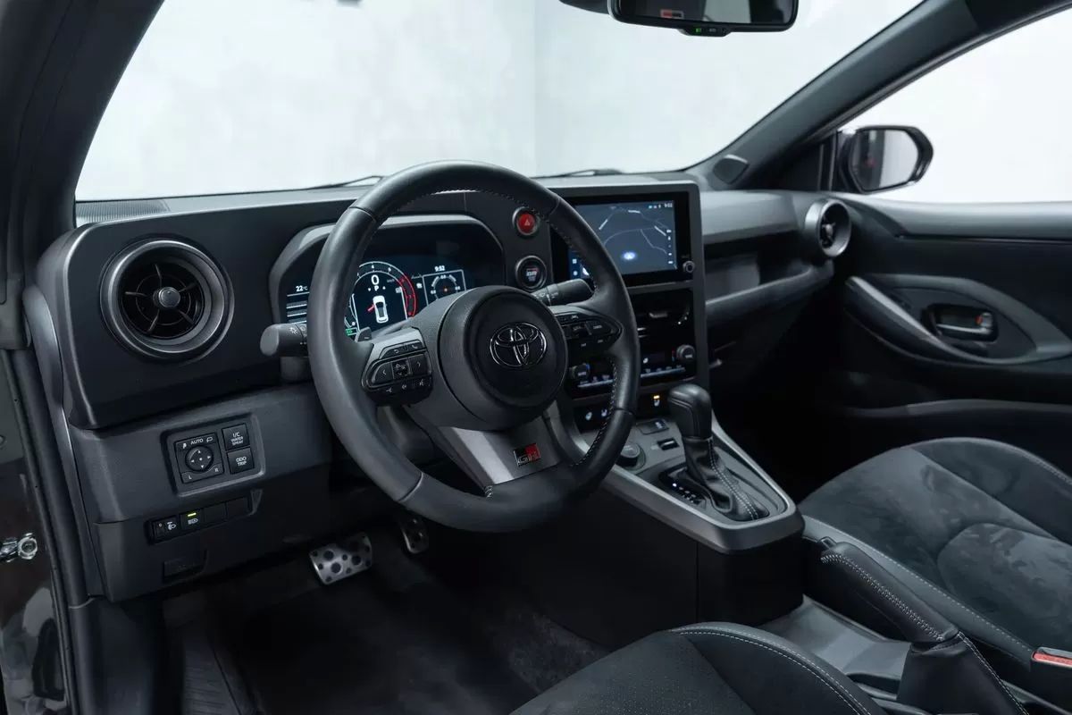 toyota-yaris-2024-gasolina-1618cc