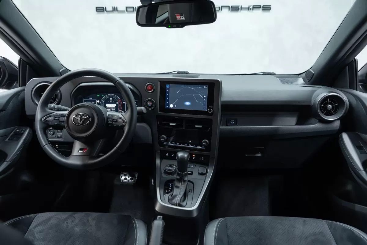 toyota-yaris-2024-gasolina-1618cc