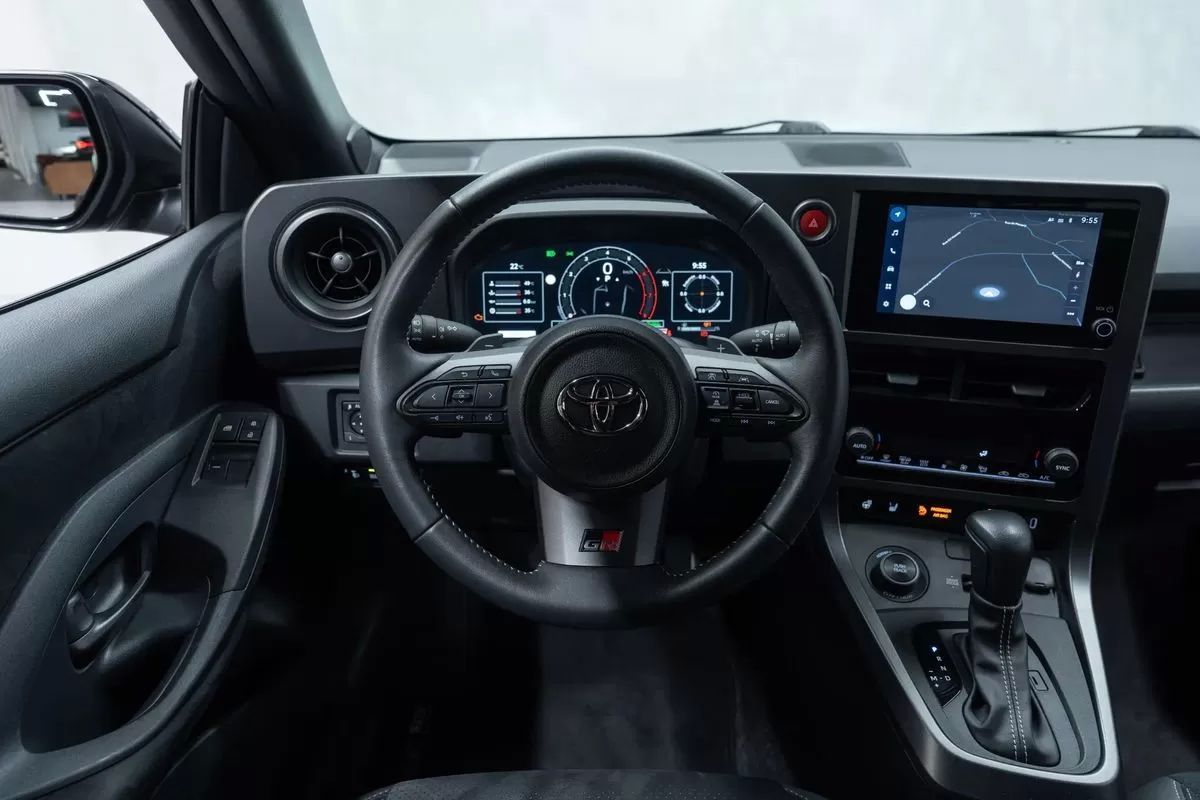 toyota-yaris-2024-gasolina-1618cc