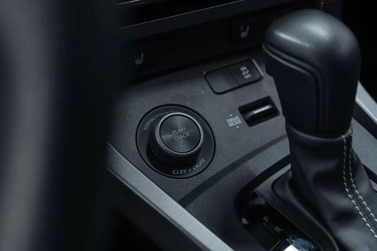 toyota-yaris-2024-gasolina-1618cc