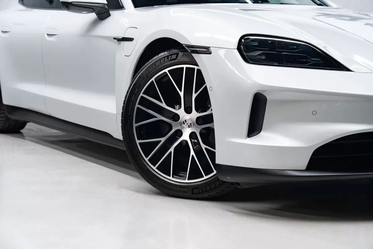 porsche-taycan-2025-eletrico-0cc