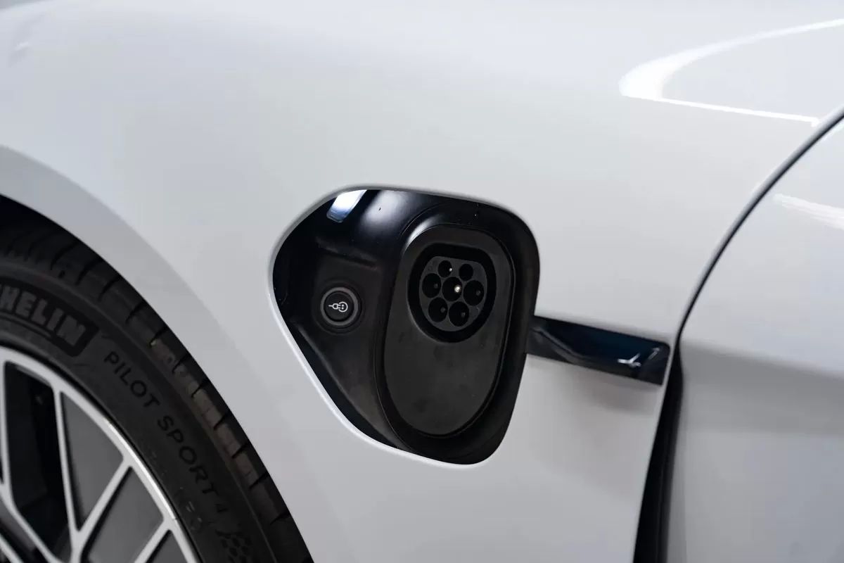 porsche-taycan-2025-eletrico-0cc