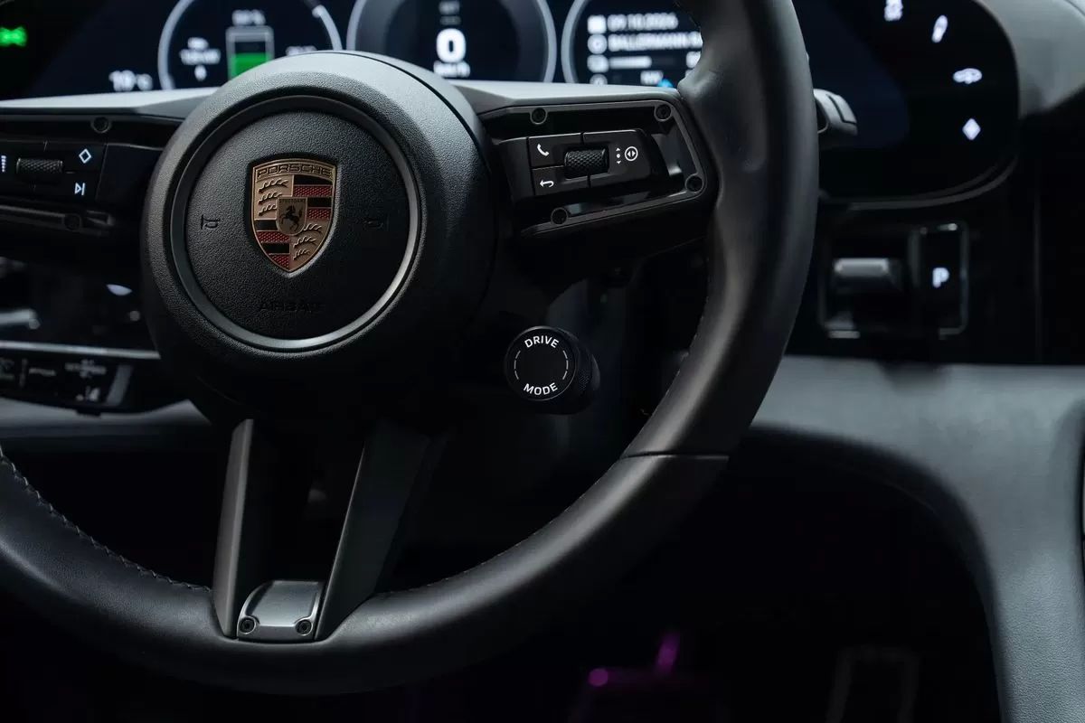 porsche-taycan-2025-eletrico-0cc