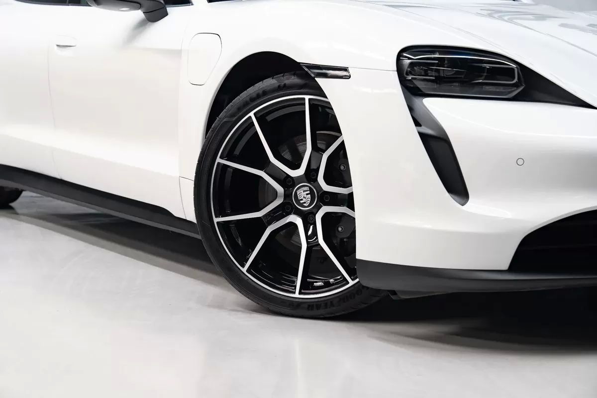porsche-taycan-2023-eletrico-0cc
