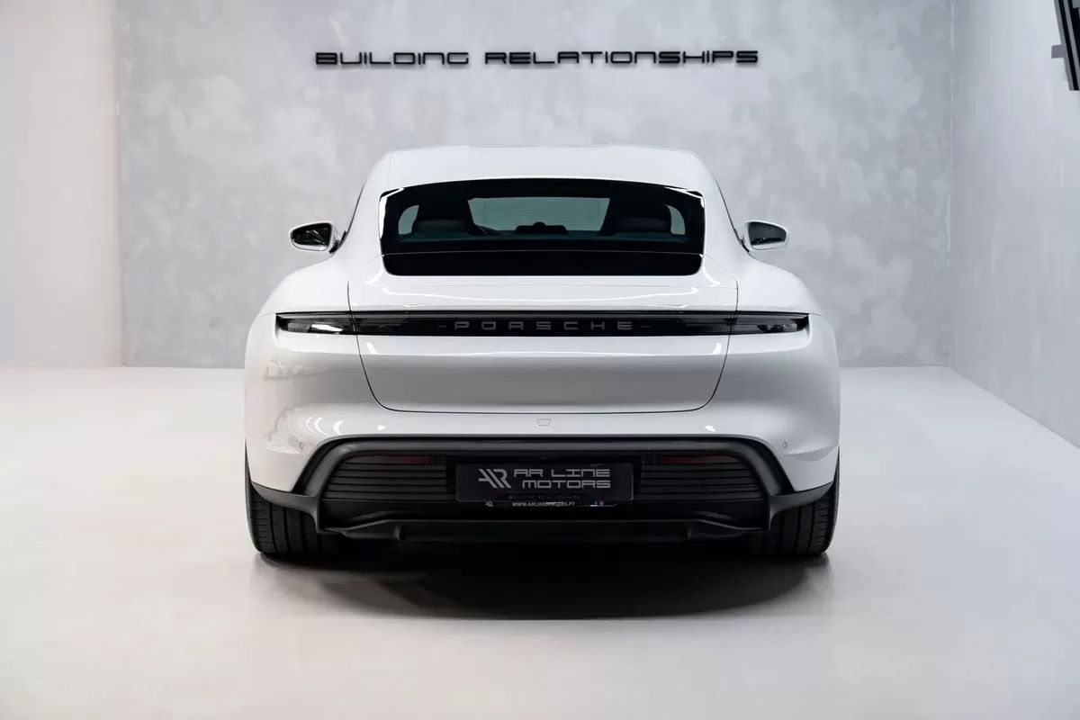 porsche-taycan-2023-eletrico-0cc