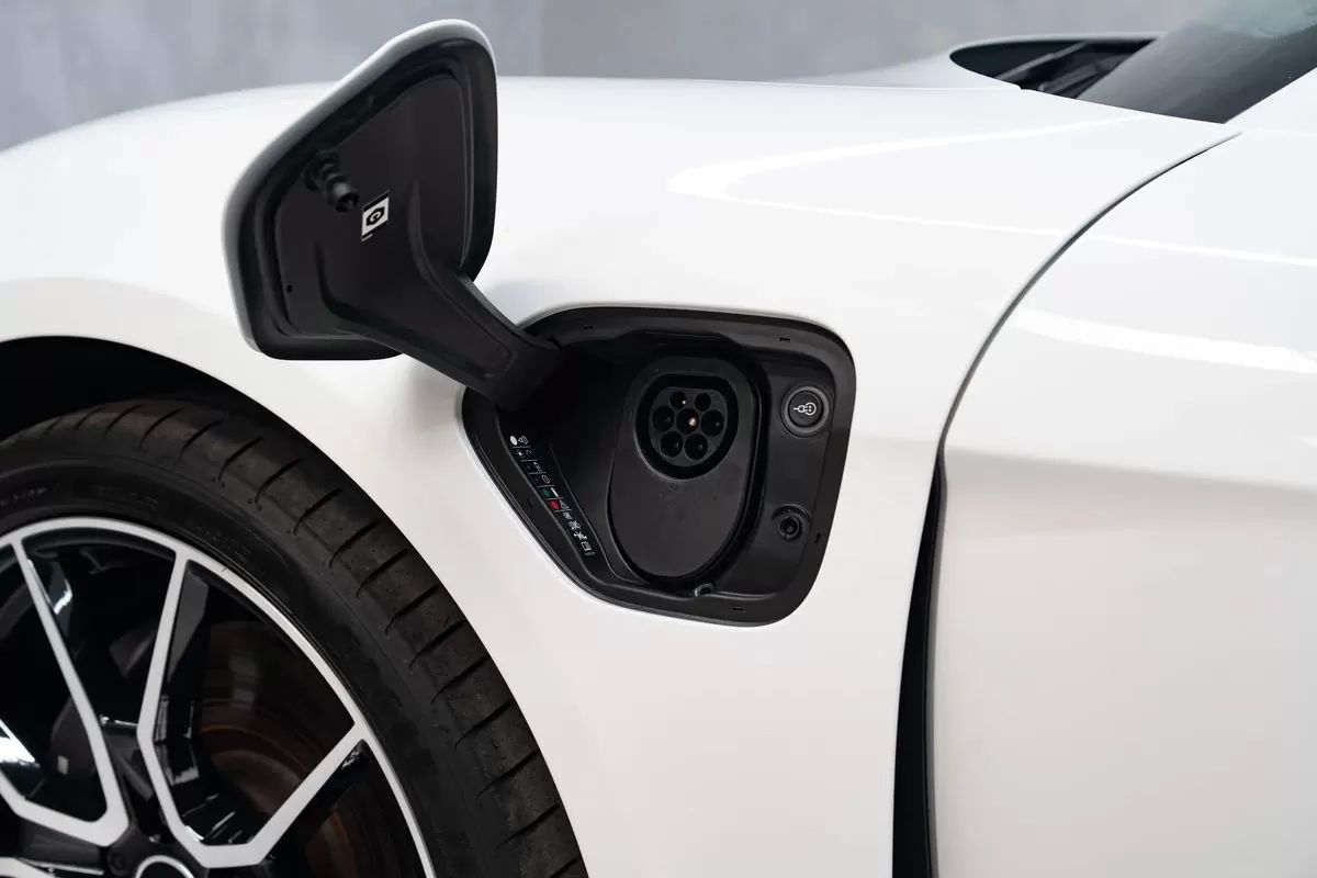 porsche-taycan-2023-eletrico-0cc