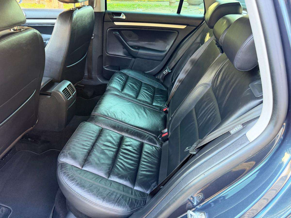 volkswagen-golf-variant-2010-diesel-1598cc