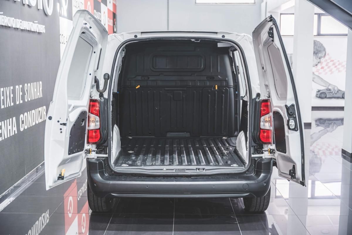 peugeot-partner-2023-diesel-1499cc
