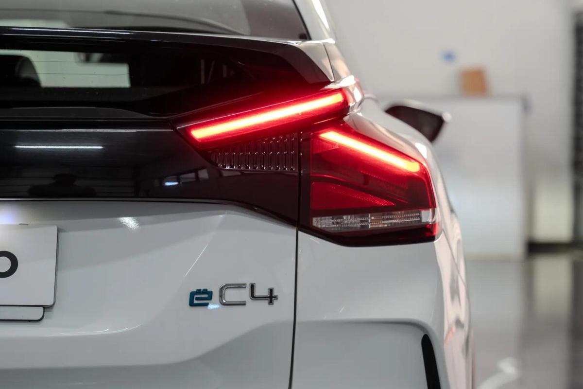 citroen-e-c4-2024-eletrico-0cc