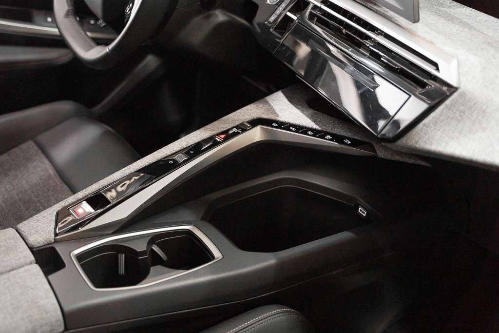 peugeot-5008-2025-hibrido-a-gasolina-1199cc