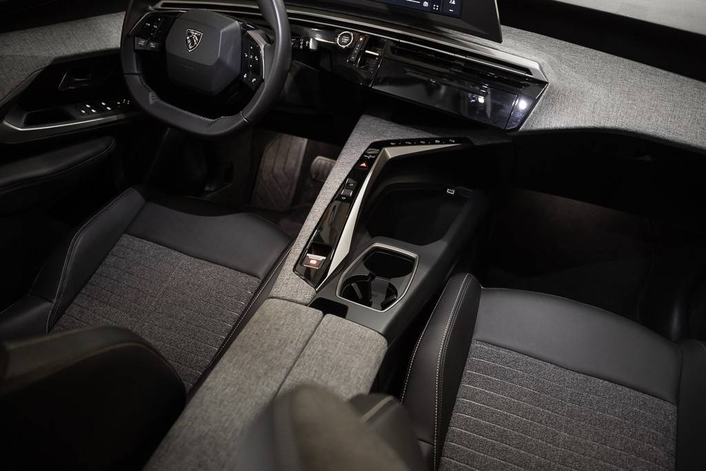 peugeot-5008-2025-hibrido-a-gasolina-1199cc