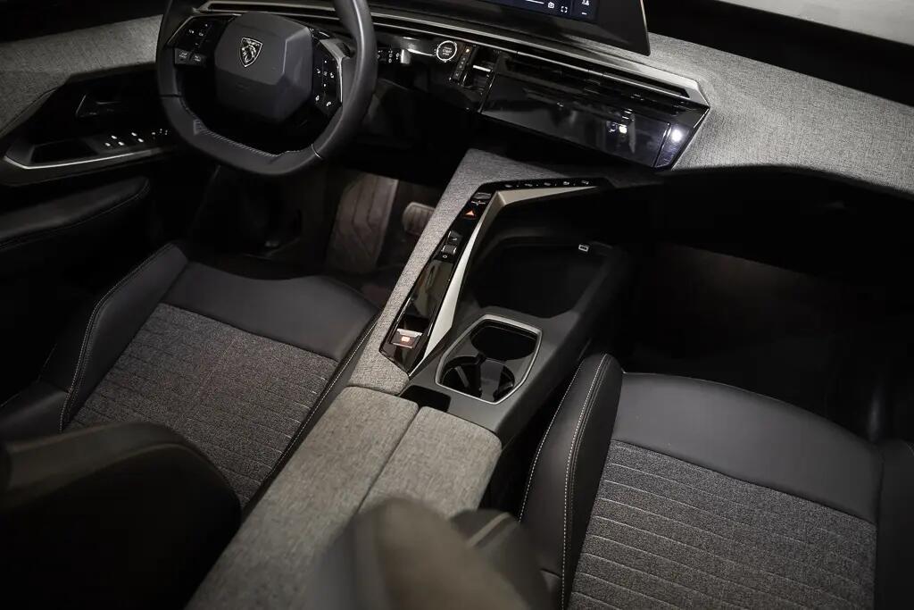 peugeot-5008-2025-gasolina-1199cc