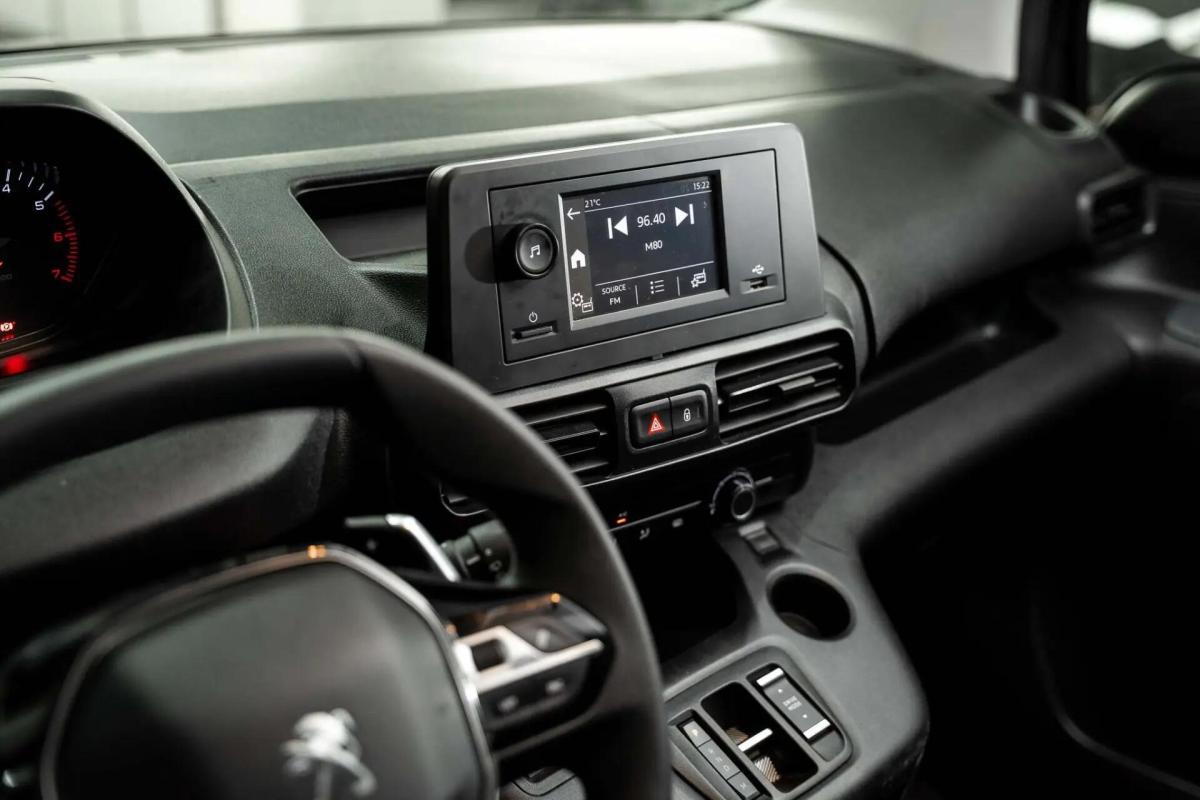peugeot-partner-2023-diesel-1499cc