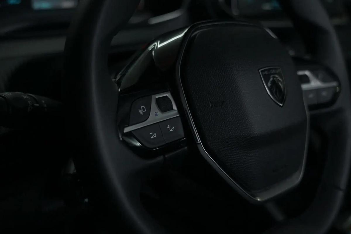 peugeot-e-208-2024-eletrico-0cc