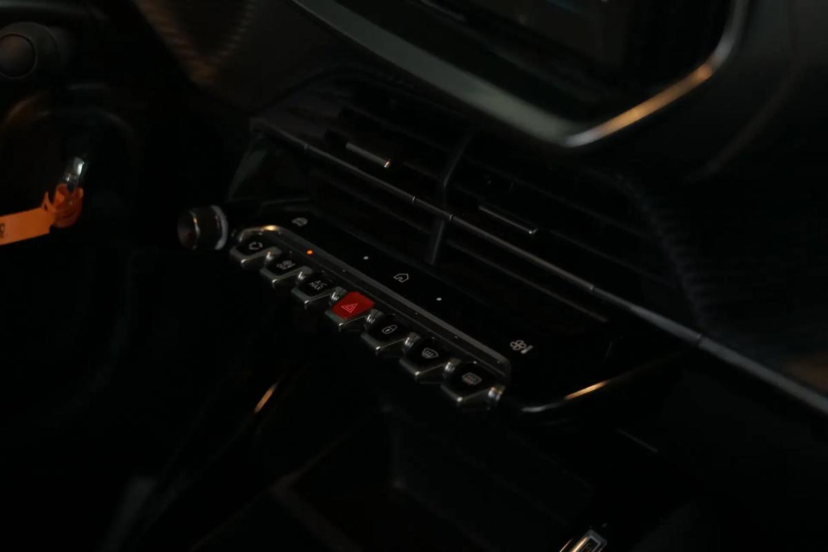 peugeot-e-208-2024-eletrico-0cc