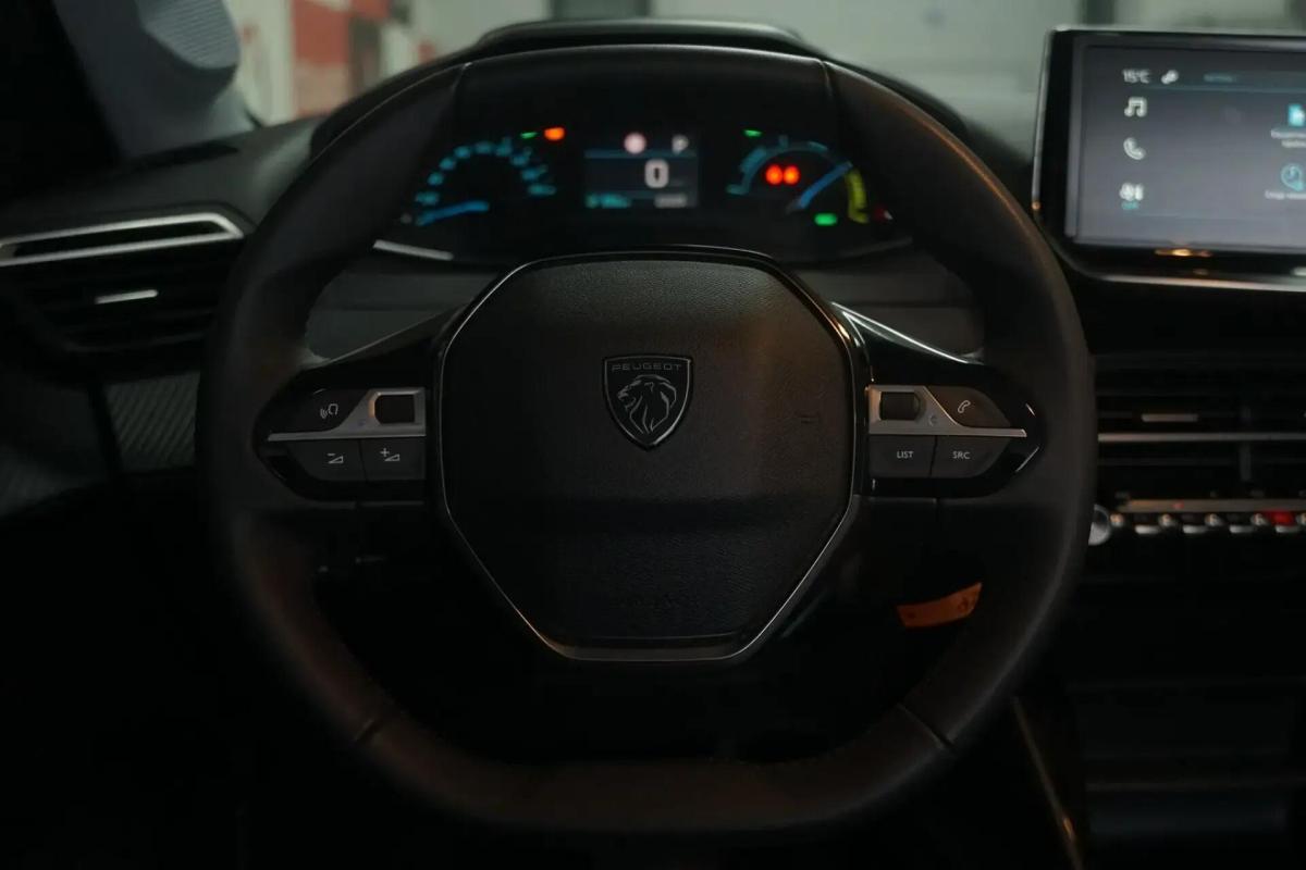 peugeot-e-208-2024-eletrico-0cc