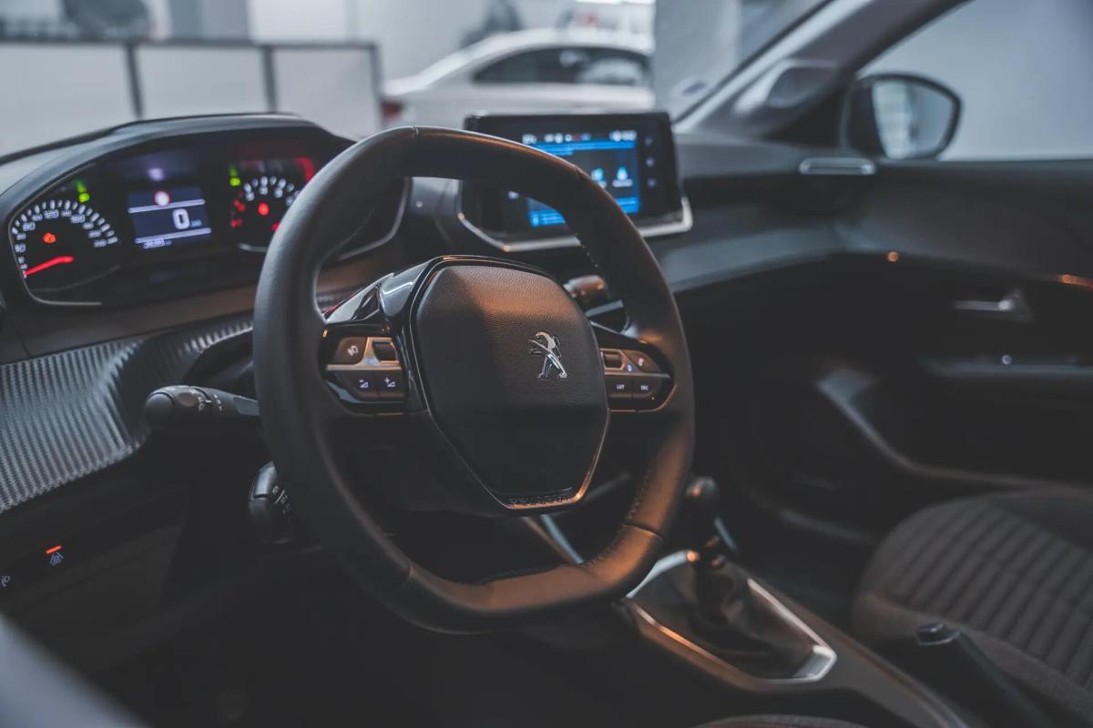 peugeot-208-2023-diesel-1499cc