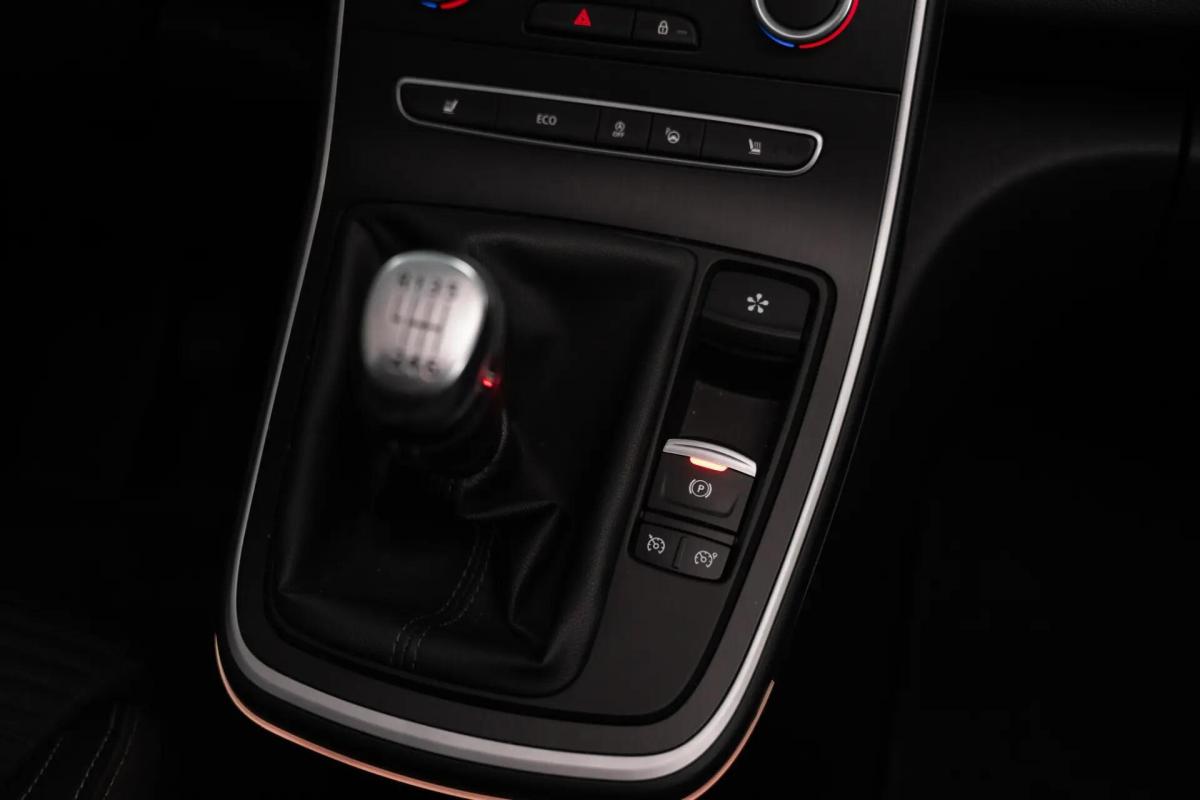 renault-grand-scenic-2018-gasolina-1197cc