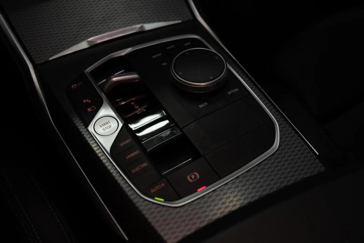 bmw-serie-3-320e-2024-hibrido-a-gasolina-1998cc