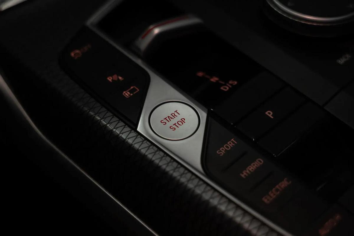 bmw-serie-3-320e-2024-hibrido-a-gasolina-1998cc