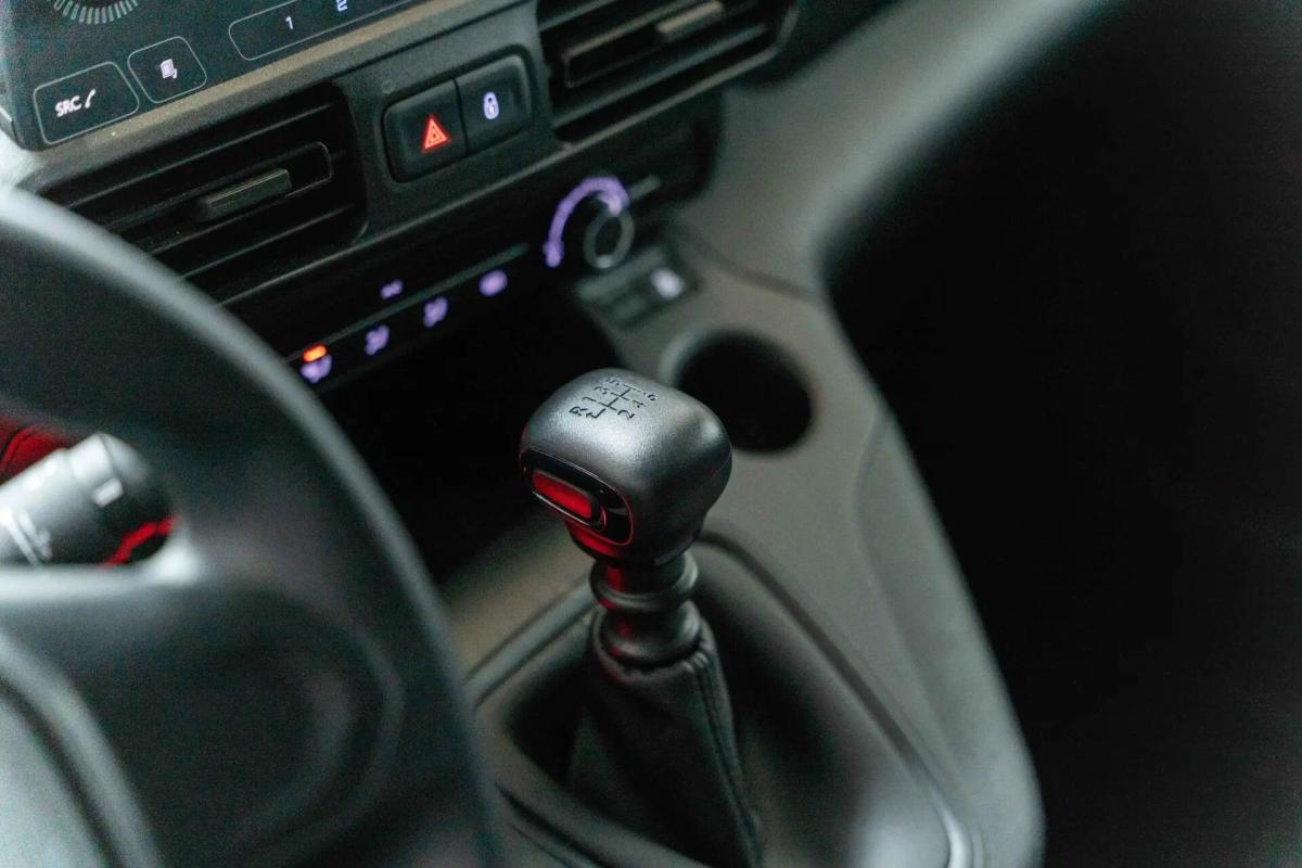 peugeot-partner-2023-diesel-1499cc