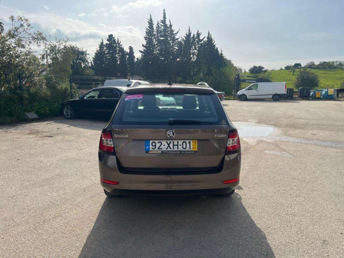 skoda-fabia-break-2019-gasolina-999cc