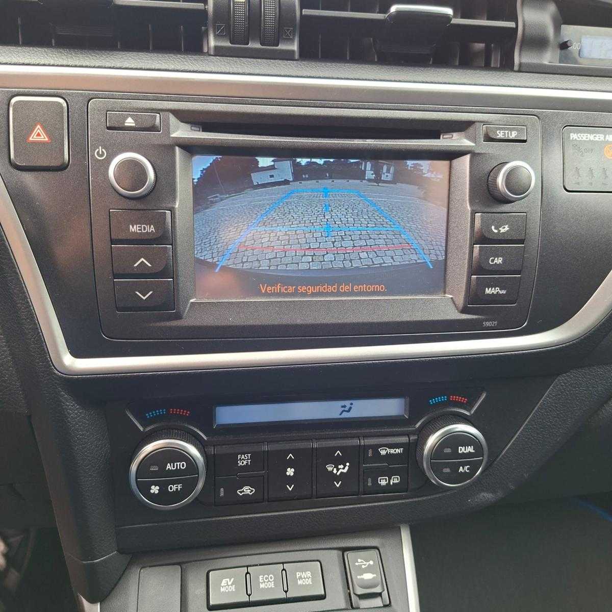 toyota-auris-2014-hibrido-a-gasolina-1798cc