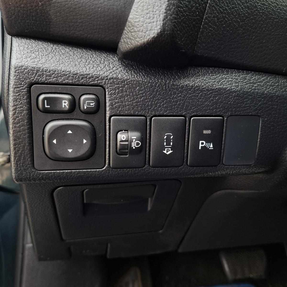 toyota-auris-2014-hibrido-a-gasolina-1798cc