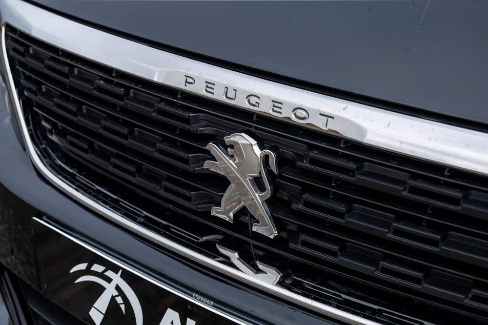 peugeot-308-sw-2018-diesel-1499cc