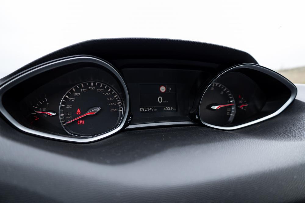 peugeot-308-sw-2018-diesel-1499cc