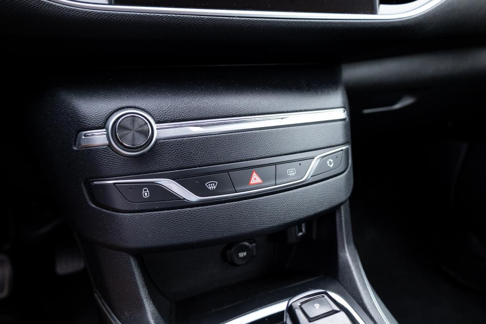 peugeot-308-sw-2018-diesel-1499cc