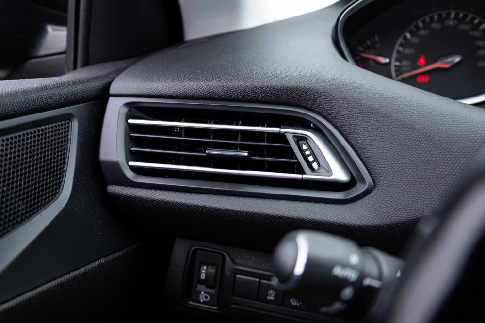 peugeot-308-sw-2018-diesel-1499cc
