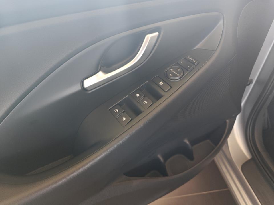 hyundai-i30-2023-gasolina-998cc