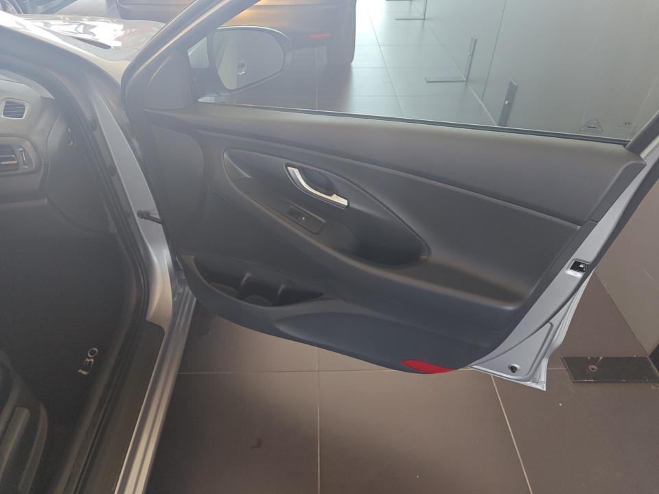 hyundai-i30-2023-gasolina-998cc
