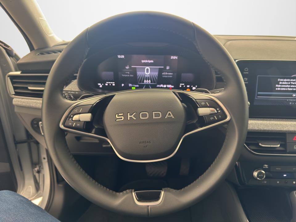 skoda-scala-2025-gasolina-999cc