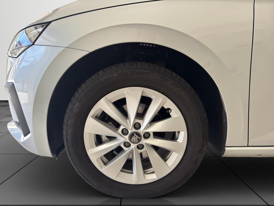 skoda-scala-2025-gasolina-999cc