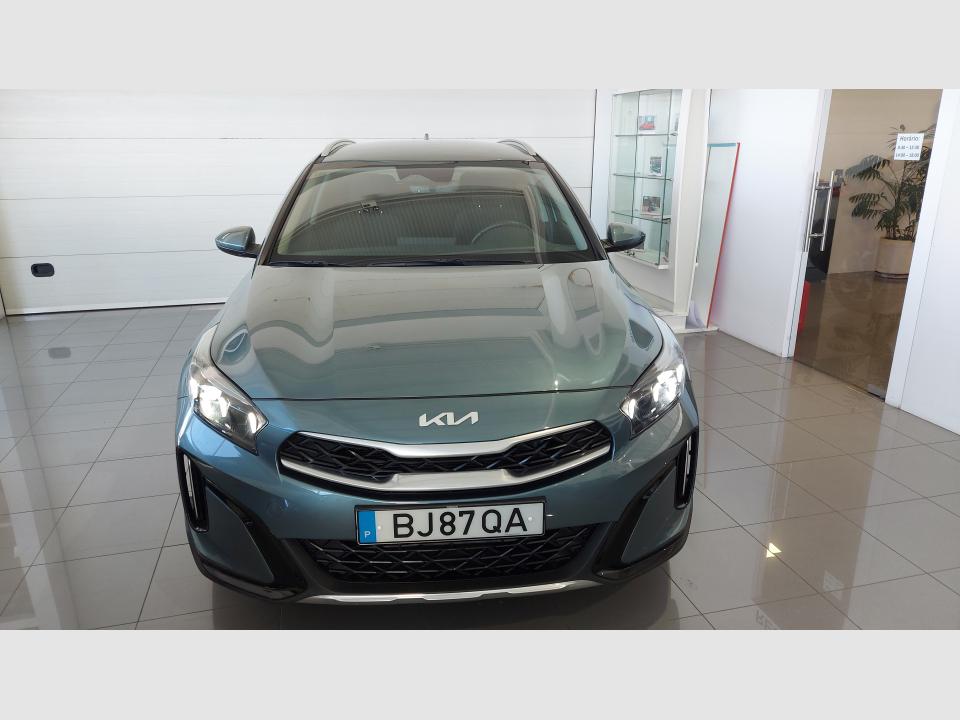 kia-xceed-2024-gasolina-998cc