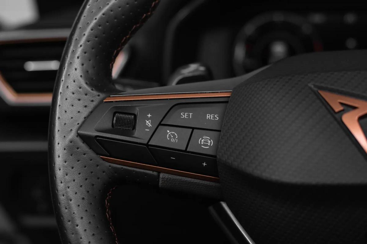 cupra-leon-sportstourer-2023-hibrido-a-gasolina-1395cc