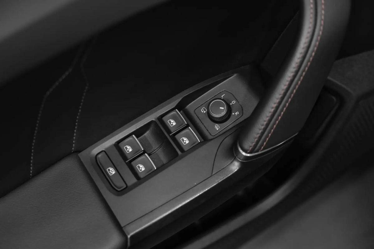 cupra-leon-sportstourer-2023-hibrido-a-gasolina-1395cc