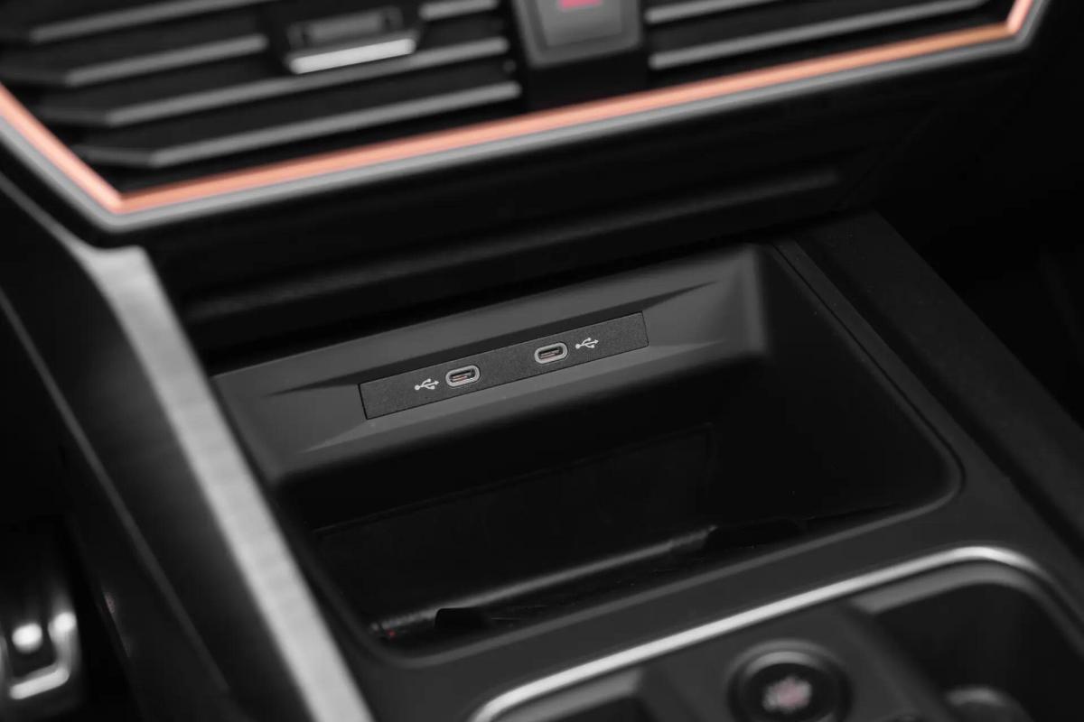cupra-leon-sportstourer-2023-hibrido-a-gasolina-1395cc